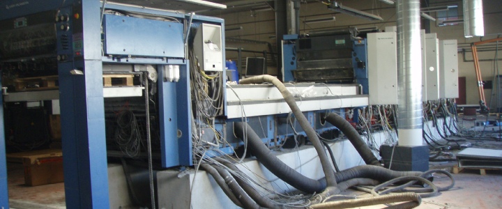 Desmontaje de un usado la máquina de impresión KBA Rapida 105-6 + L con UV en París vendió a China
