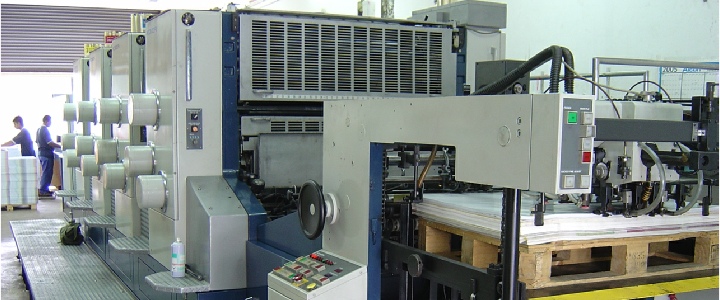 Installation einer gebrauchten Komori Lithrone L-440 Druckmaschine in Asien